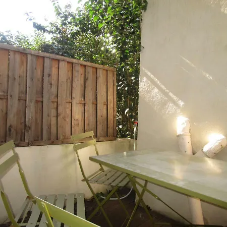 Maison 3 Chambres - Terrasse - Climatisation 10 Minutes A Pied Du Pont D'Avignon Exterior photo