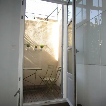 Maison 3 Chambres - Terrasse - Climatisation 10 Minutes A Pied Du Pont D'Avignon Exterior photo